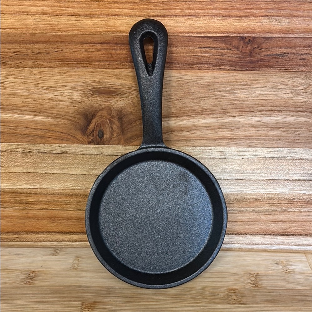 VINTAGE 5" One Egg Single Serve Galerie Cast Iron Skillet Griddle